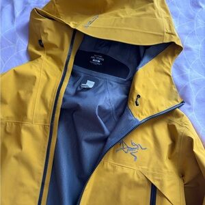 Arc'teryx Men’s Yellow Sabre Jacket